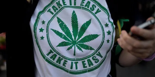 ropa de marketing de cannabis