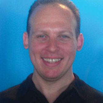 أليكس جينادينيك - مسوق مقاول عام