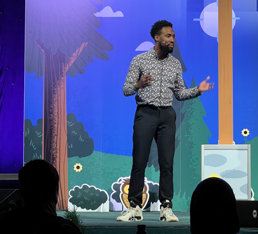 연설 행사에서 로스