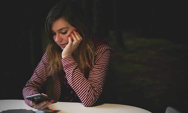 ウェブトレンドを考える女性