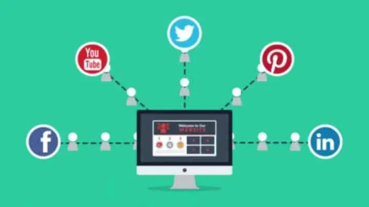 menggunakan media sosial