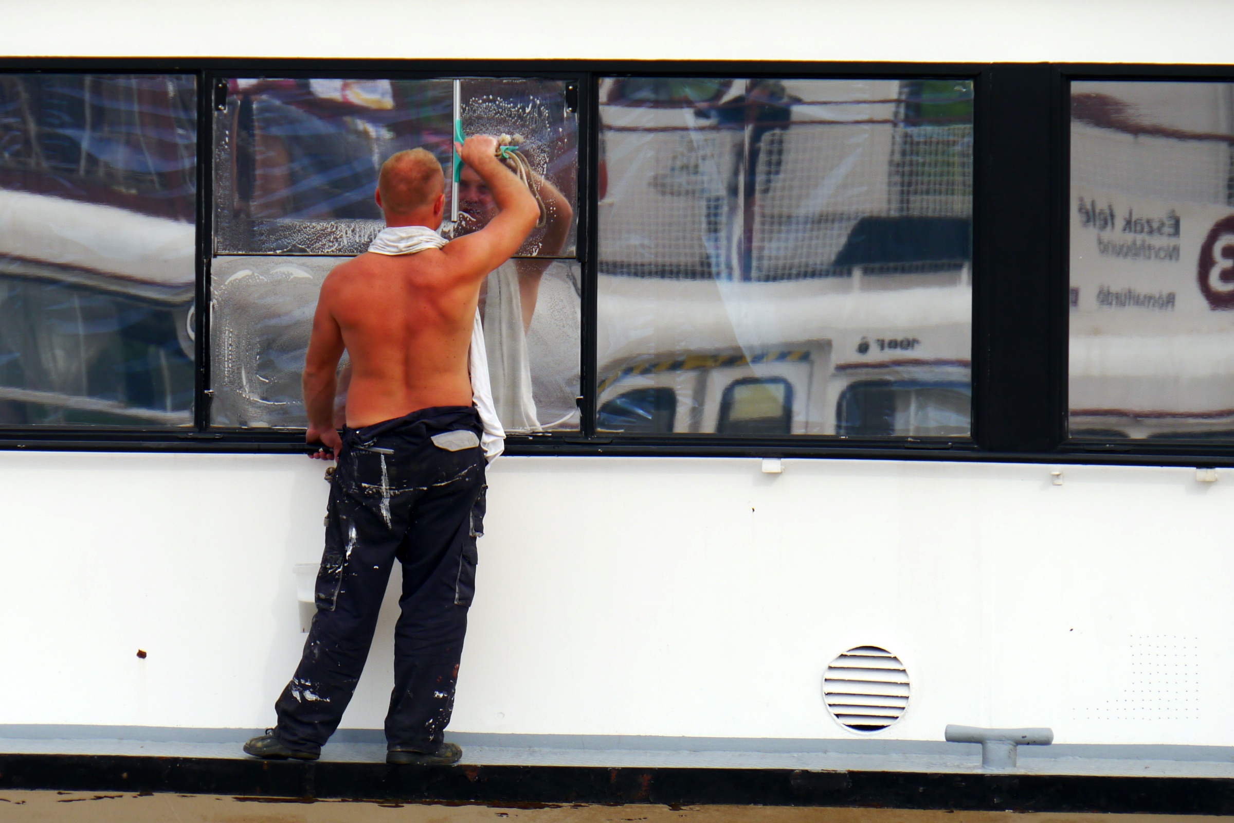 如何开展窗户清洁业务