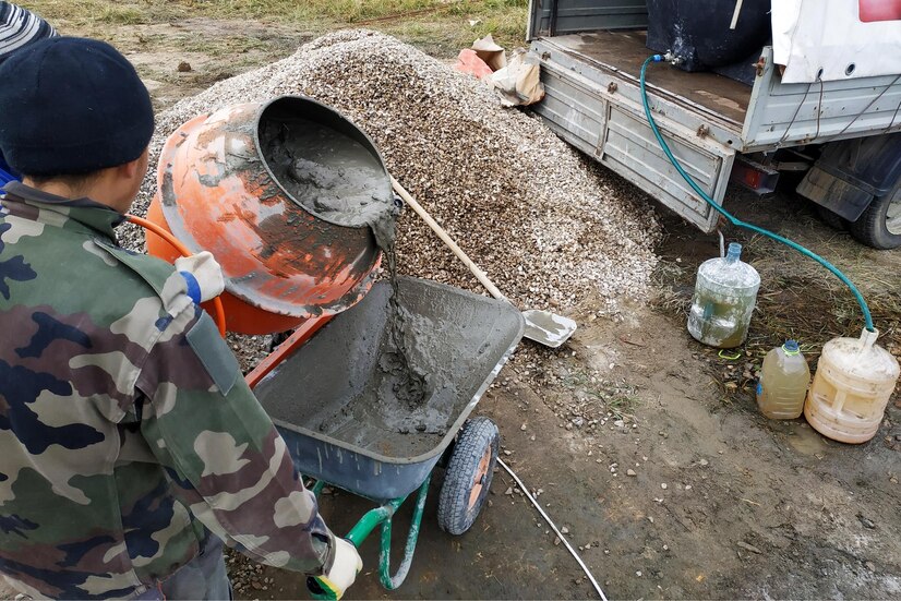 Menggunakan Tip Mixer Beton Portabel