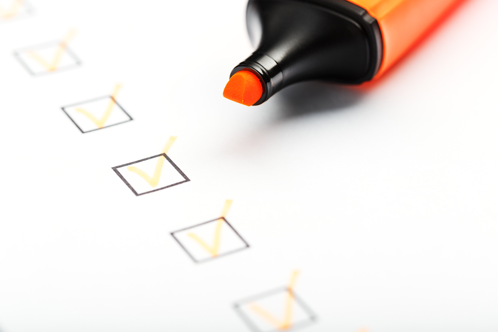 Lista kontrolna agenta nieruchomości z zakreślaczem