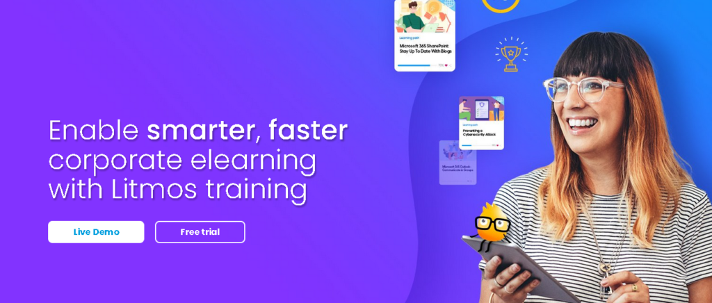 Captură de ecran a unei pagini web Litmos, care arată o femeie zâmbitoare ținând o tabletă.