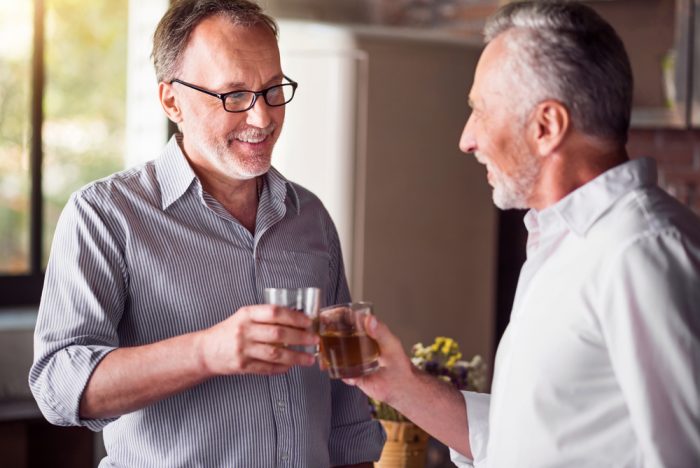 古い不動産クライアントとエージェントが再接続します