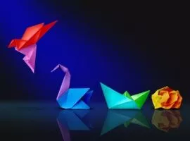 B2B UX'i temsil eden bir dizi renkli kağıt tomarları uçan bir kuşa dönüşür