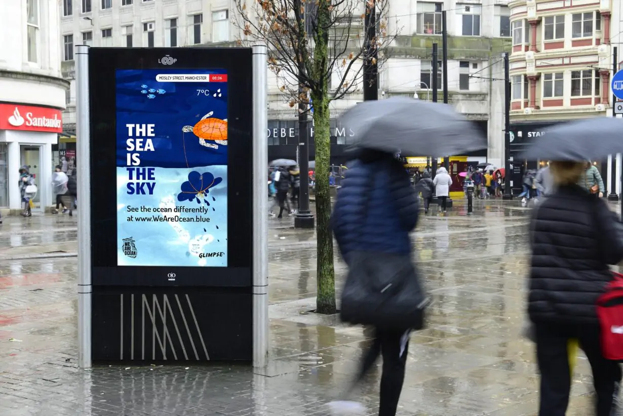 악천후 속 디지털 옥외 광고(DOOH) 광고