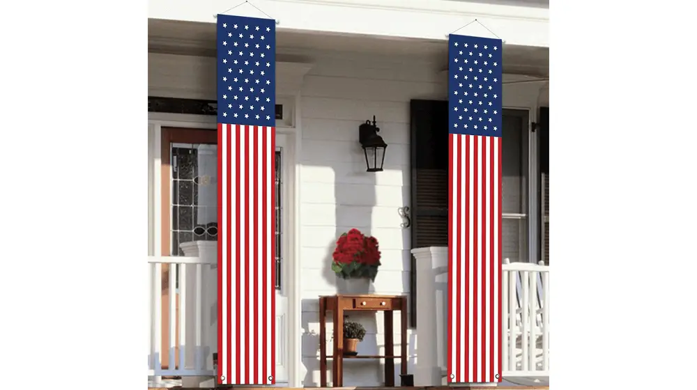 Decorazioni per il 4 luglio all'aperto: striscioni con bandiera americana a stelle e strisce