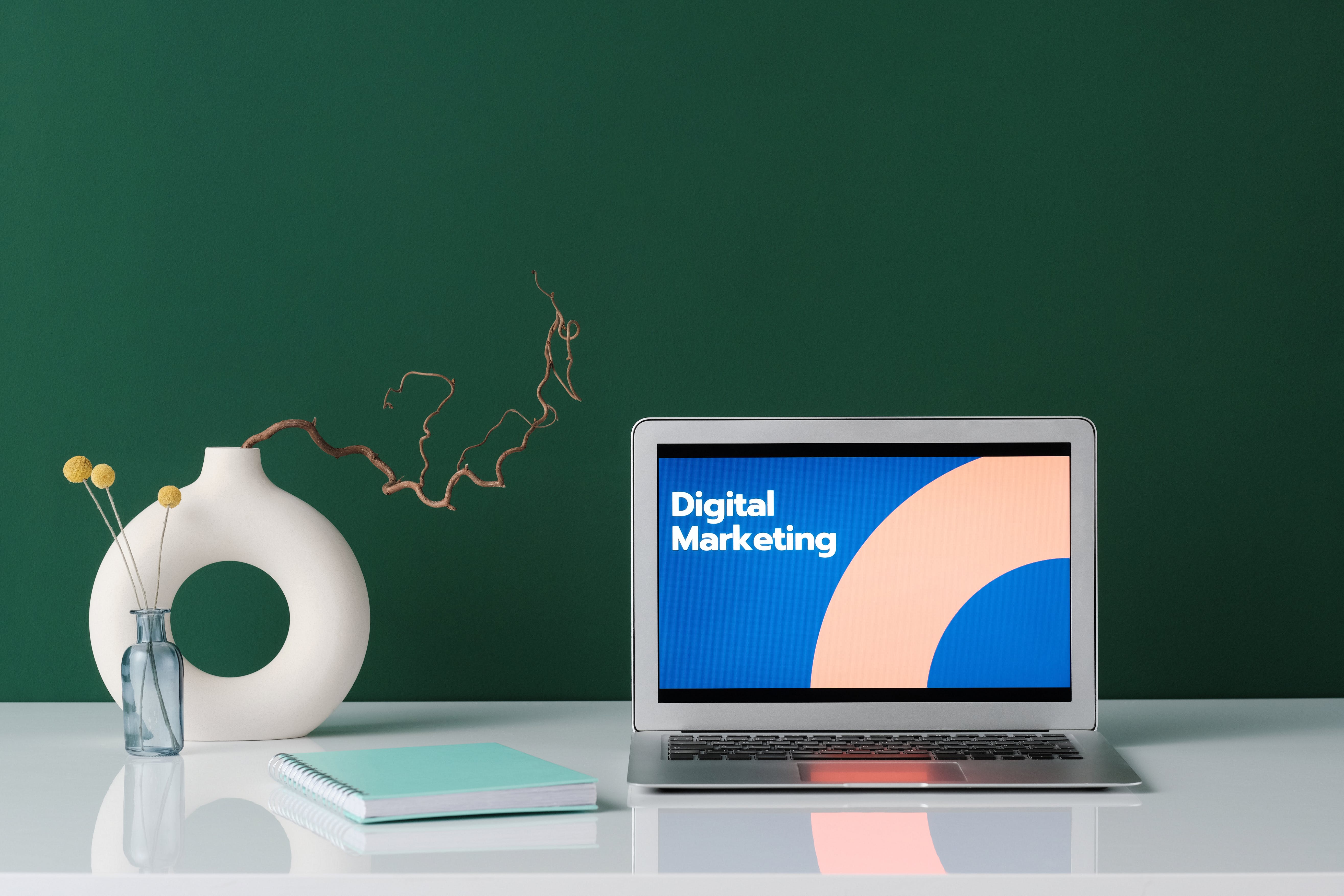 Servicii de marketing digital care completează SEO
