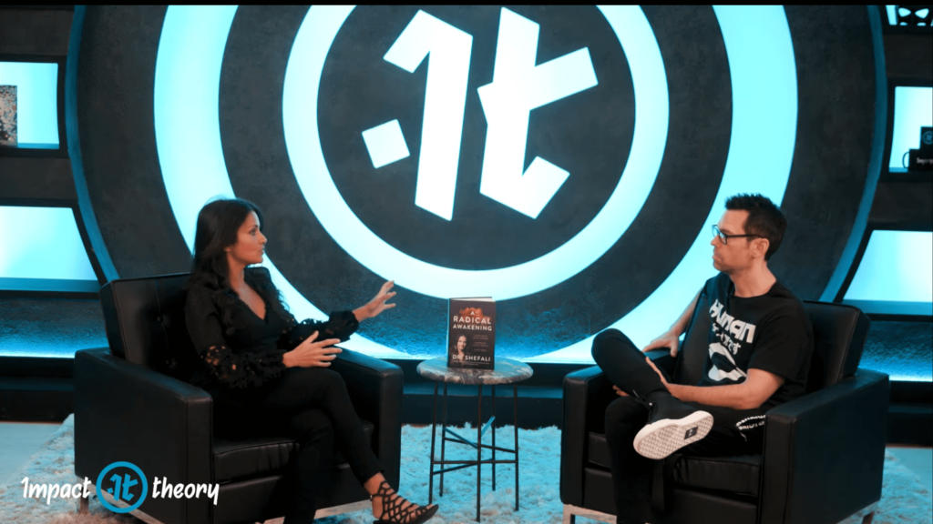 Выбор цвета водяного знака для видео YouTube