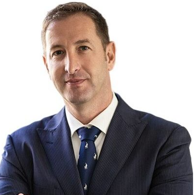 レベンテ・ディーク博士-ドバイで最高の耳鼻咽喉科医