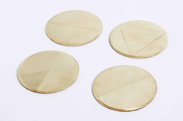 hadiah-untuk-desainer-kuningan-coaster