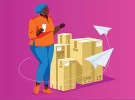 Una mujer negra se encuentra junto a una pila de cajas mientras sostiene un teléfono móvil, lo que representa el cumplimiento del pedido.