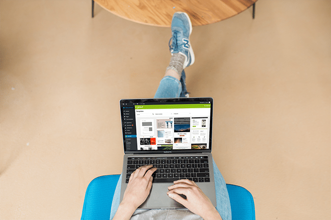 flywheeler ทำงานในแดชบอร์ด wordpress พร้อมปลั๊กอินจดหมายข่าวบนแล็ปท็อป