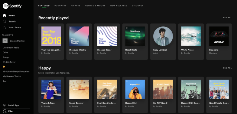 ภาพหน้าจอของหน้า Spotify ในโหมดมืดโดยมีอัลบั้มและภาพศิลปินเป็นสีและข้อความเป็นสีขาว