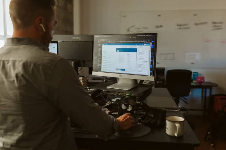 freelancer-web-designer-working