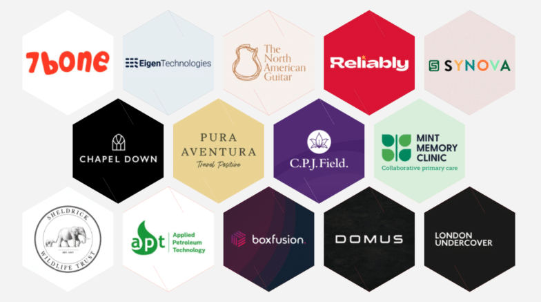 Tangkapan layar dari beranda Built By Buffalo di mana proyek unggulan mereka ditampilkan dalam pola sarang lebah