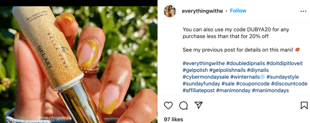 Sebuah posting afiliasi untuk nail gel art di Instagram.