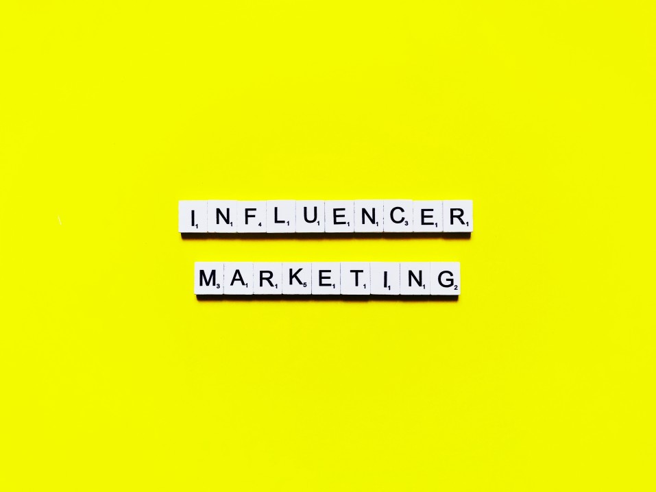 Arbeiten Sie mit Influencern zusammen