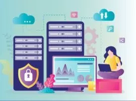 Bild einer Frau, die mit einem Laptop neben überlebensgroßen Mobil- und Desktop-Bildschirmen sitzt und Insurtech repräsentiert