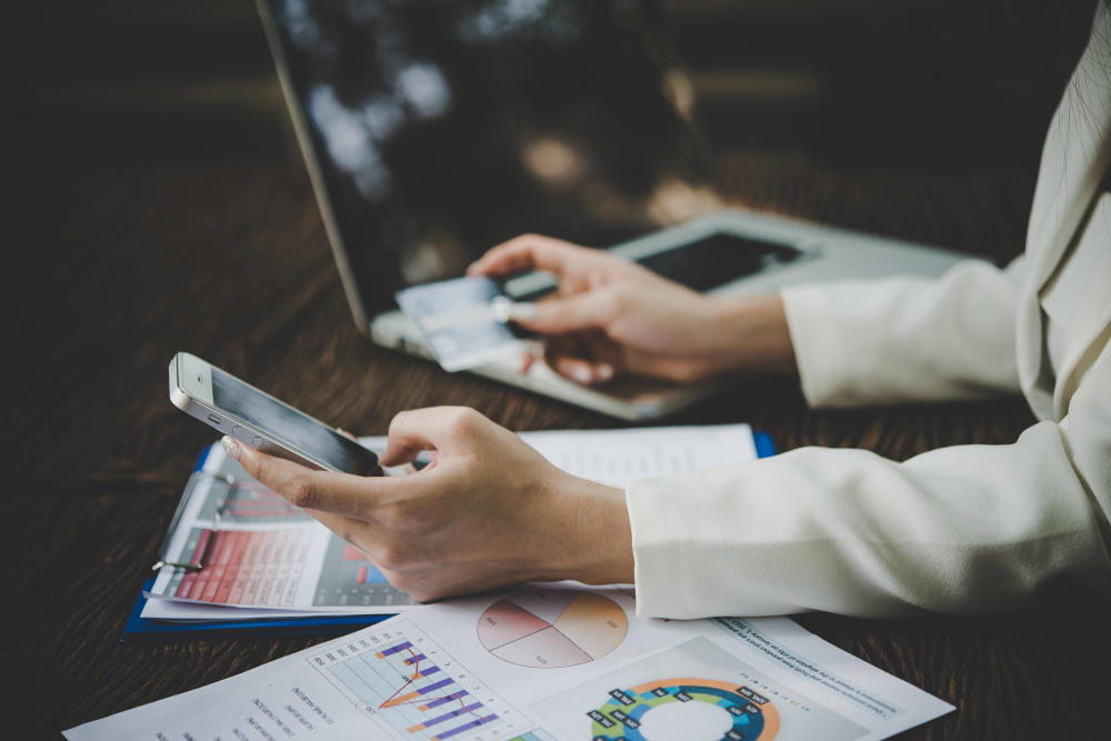 Laptop de estilo de vida de comércio de clientes de pagamento