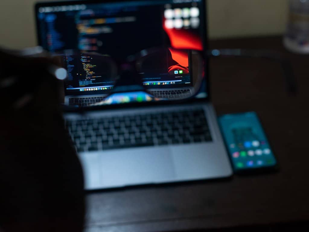 有膝上型計算機的黑客