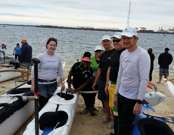 Rachel-und-das-Newcastle-Outrigger-Team