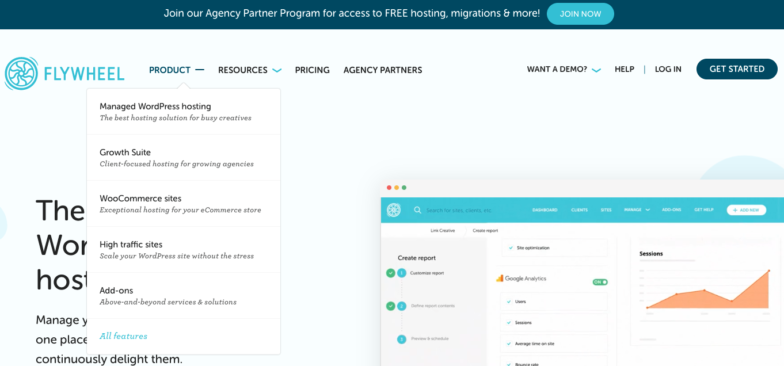 Uno screenshot della home page di Flywheel mostra un menu di navigazione con 8 opzioni principali. Passare il mouse sopra l'opzione Prodotto rivela cinque voci di menu aggiuntive che erano nidificate sotto di essa.