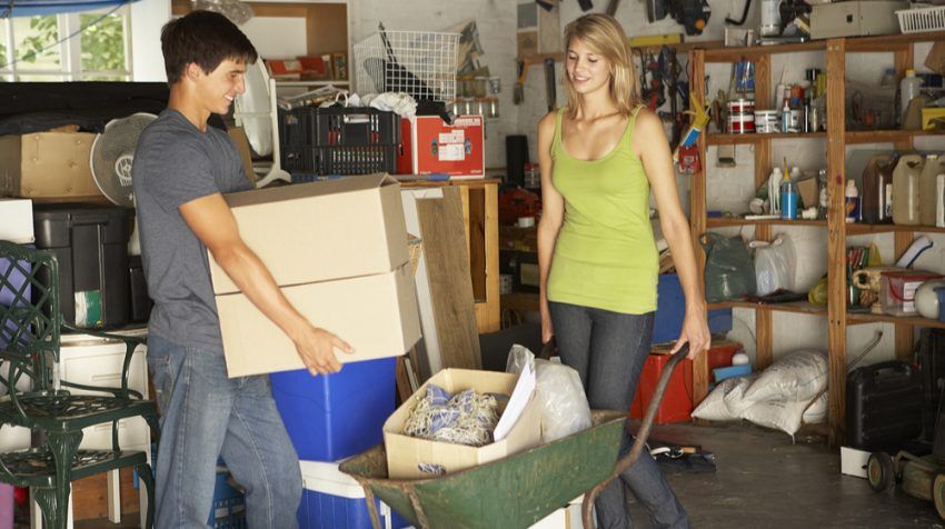 50 ideias de negócios para adolescentes - organizador de vendas de garagem