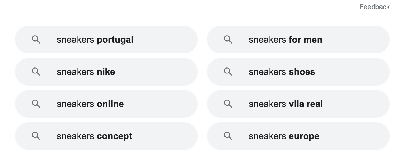 Google показывает связанные ключевые слова в нижней части поисковой выдачи.