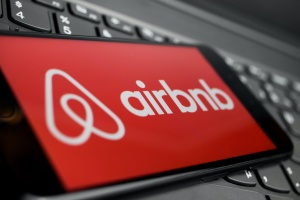 логотип airbnb